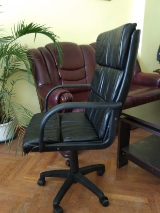 Продаю офісне крісло в гарному стані.
Виробник - Німеччина.
Регулювання висоти. . фото 7