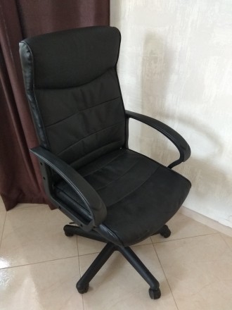 Продам офісне крісло в гарному стані.
Регулюється висота сидіння і нахил спинки. . фото 10