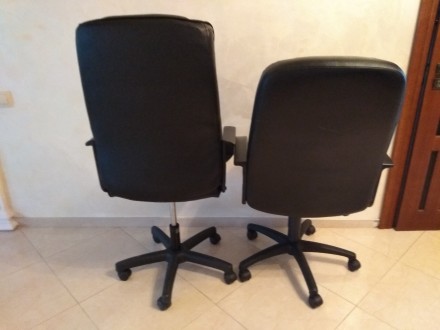 Продам офісне крісло в гарному стані.
Виробник - Німеччина.
Регулювання висоти. . фото 7