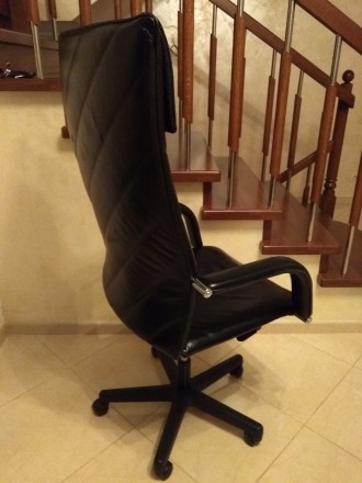 Продам офісне крісло для керівника з натуральної шкіри.
Висока і гарна спинка.
. . фото 8