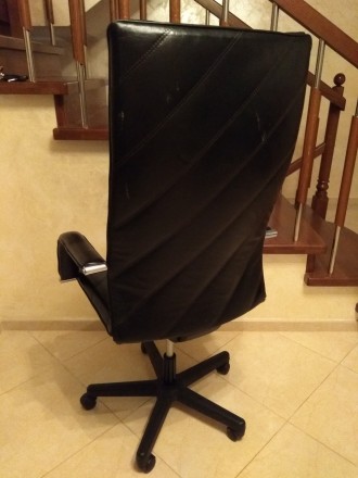 Продам офісне крісло для керівника з натуральної шкіри.
Висока і гарна спинка.
. . фото 6
