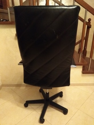 Продам офісне крісло для керівника з натуральної шкіри.
Висока і гарна спинка.
. . фото 7