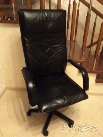 Продам офісне крісло для керівника з натуральної шкіри.
Висока і гарна спинка.
. . фото 1