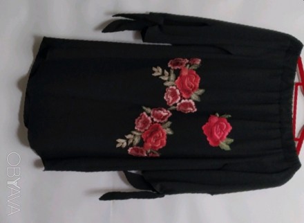 Чёрное короткое платье от Quiz,с завязками на рукавах, вышивка красивая и качест. . фото 3