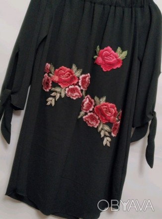 Чёрное короткое платье от Quiz,с завязками на рукавах, вышивка красивая и качест. . фото 1