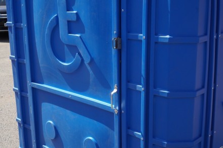 Туалетная кабина для инвалидов - современный и надежный биотуалет, разработан лу. . фото 4