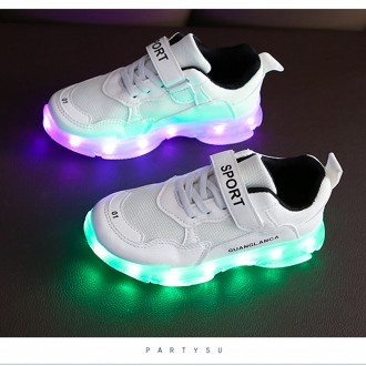 Спортивная обувь ( в комплекте идет USB зарядка для LED-подсветки). Смотрятся оч. . фото 3