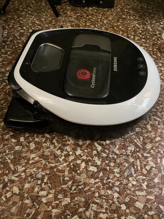 Робот-пылесос Samsung POWERbot VR7000 является устройством для сухой уборки твер. . фото 4