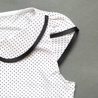 Блузка школьная в горошек для девочки. Блузка с коротким рукавом выполнена из ле. . фото 3