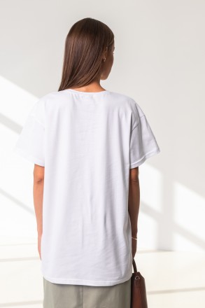 Женская футболка Stimma Сицидия. Модель в стиле оверсайз. Прямой фасон. Круглый . . фото 3