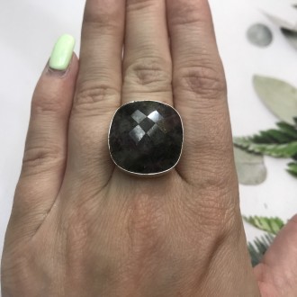 Оригинальное кольцо с камнем индийский рубин в породе в серебре. Индия!
Размер 1. . фото 2