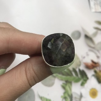 Оригинальное кольцо с камнем индийский рубин в породе в серебре. Индия!
Размер 1. . фото 3