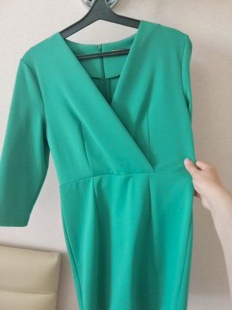 Продам приталенное платье в идеальном состоянии. Насыщенного, красивого, зеленог. . фото 4