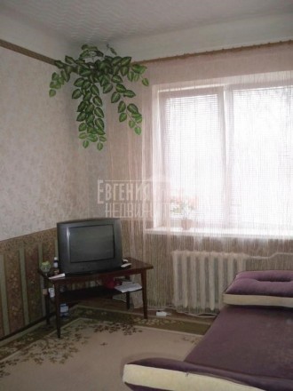 Продается трехкомнатная чистая квартира, Катеринича, 1 этаж 4 этажного дома, 60/. . фото 2