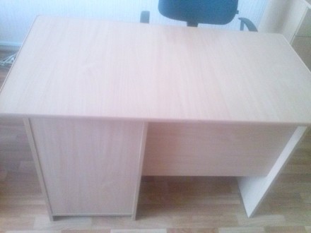 Продаємо офісні меблі: стіл комп'ютерний., 3 столи офісні, шафа для докумен. . фото 3