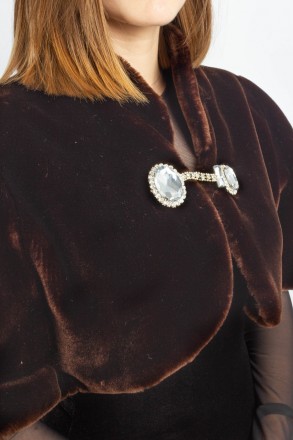 
Накидка из искусственного меха Demircol коричневого цвета с застежкой украшенно. . фото 4