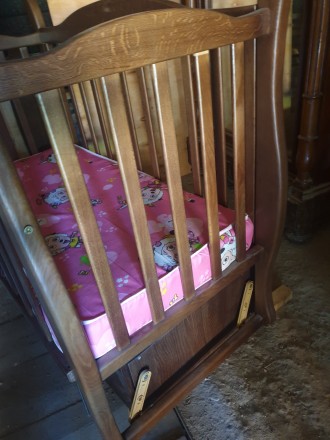 Продам детскую кроватку.Изготовлена на заказ, материал дуб, цвет орех.Б/у - прак. . фото 5