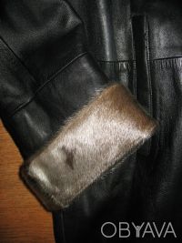 Кожаное женское пальто,р52-54,утеплённое,с подкладом. Мех нерпа- воротник и рука. . фото 4