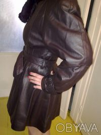 мягкая кожаная куртка  цвет- чёрный шоколад ,капюшон не съёмный, с пристёгивающи. . фото 2