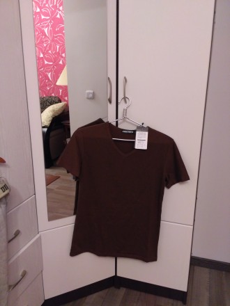 Продаю мужскую футболку ,новую,размер 46-48,цвет коричневый(шоколадный). . фото 3