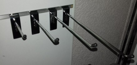 Одинарный хромированный крючок в эконом-панель с пластиковым наконечником 15 см . . фото 4