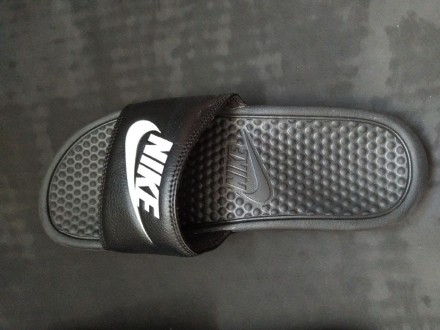 Тапочки Nike Benassi JDI, оригинал
Стан товара хороший
Размер 38.5
Фото бирок. . фото 4