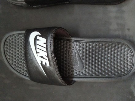 Тапочки Nike Benassi JDI, оригинал
Стан товара хороший
Размер 38.5
Фото бирок. . фото 3