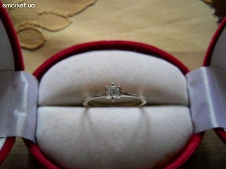 Продам кольцо с бриллиантом,    
вес изделия 1,68 г,     
вес камня 0,19 карат. . фото 3