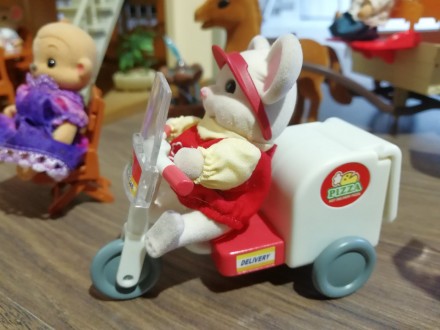 Продаётся интересный игрушечный домик со светом от Sylvanian Families+дополнител. . фото 4