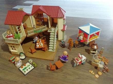 Продаётся интересный игрушечный домик со светом от Sylvanian Families+дополнител. . фото 2