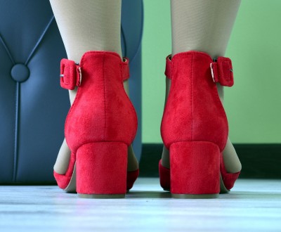 Туфли босоножки красные лодочки с ремешком и застежкой на широком каблуке эко за. . фото 6