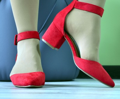 Туфли босоножки красные лодочки с ремешком и застежкой на широком каблуке эко за. . фото 5