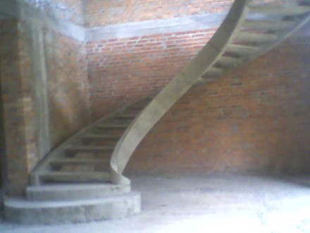 Изготовляем лестницы любой сложности: косоурнные,гладко подшитые,коробчатый карк. . фото 2