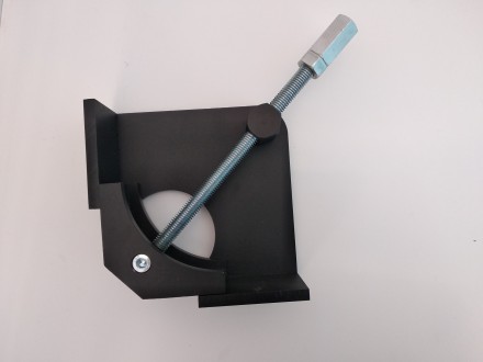 Угловая струбцина- тиски предназначена для сварки труб и профилей под углом 90 г. . фото 2