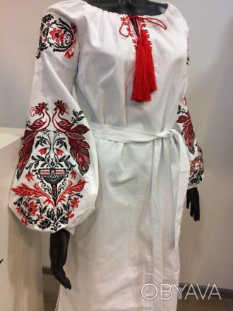 Стильное женское платье с вышивкой - вышиванка, украшено вышивкой на груди и рук. . фото 1
