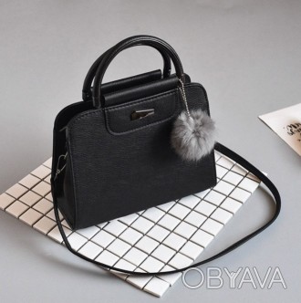 Стильная женская сумка компактных размеров с меховым Бубончиком
Характеристики:
. . фото 1