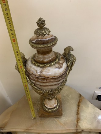 Старинная ваза кубок. Изготовлена из оникса, декорирована бронзой. 
Привезена и. . фото 9
