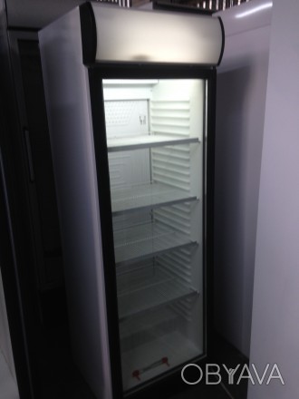 Холодильные шкафы б/у со стеклянной дверью для напитков, молочной продукции, охл. . фото 1