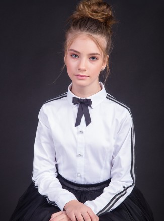 Нарядная блузка-рубашка с длинным рукавом и отложным воротником. Модель интересн. . фото 2