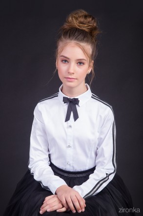 Нарядная блузка-рубашка с длинным рукавом и отложным воротником. Модель интересн. . фото 3