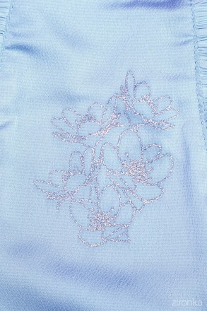 Блузка с декоративным рюшем по полочке из плиссированной ткани. На спинке застег. . фото 6