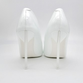 Лаковые туфли лодочки, белого цвета, на каблуке 10см.
Размерная сетка: 
	
	
	Раз. . фото 7