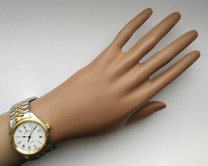 
Швейцарские часы б/у известного бренда в отличном состоянии, исправные с батаре. . фото 6