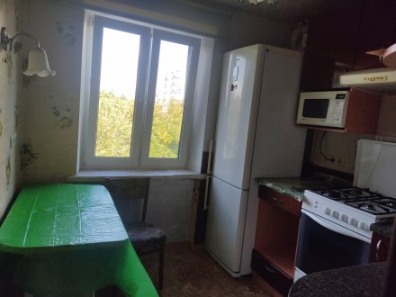 Квартира находится на ул Янгеля , с раздельными комнатами, косметический ремонт,. Титова. фото 7