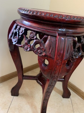 Старовинний столик підставка . Дерево з вставкою з мармуру на столешниці та різб. . фото 8