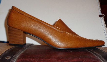 Совершенно НОВЫЕ женские туфли в отличном состоянии.

Фабричная Турция.

Мал. . фото 3