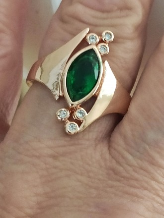 Красивый позолоченный перстень 18 размер,в форме маркиз,с зелёным фианитом,цвета. . фото 5