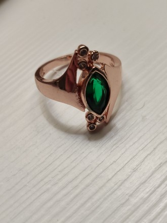 Красивый позолоченный перстень 18 размер,в форме маркиз,с зелёным фианитом,цвета. . фото 10