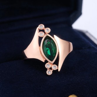 Красивый позолоченный перстень 18 размер,в форме маркиз,с зелёным фианитом,цвета. . фото 3