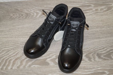 Стильные демисезонные ботинки чёрного цвета.

Ботинки пошиты из качественной и. . фото 3